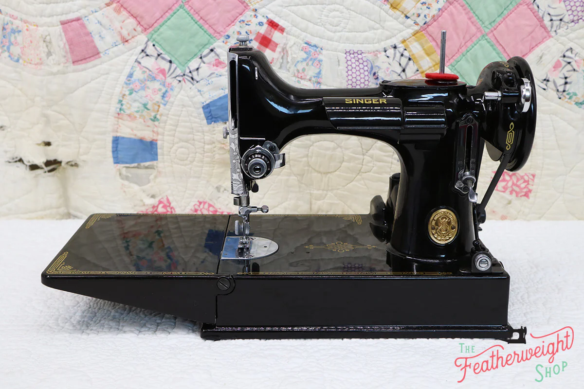 Singer Featherweight 221K Sewing Machine, French EF909*** - Image 3