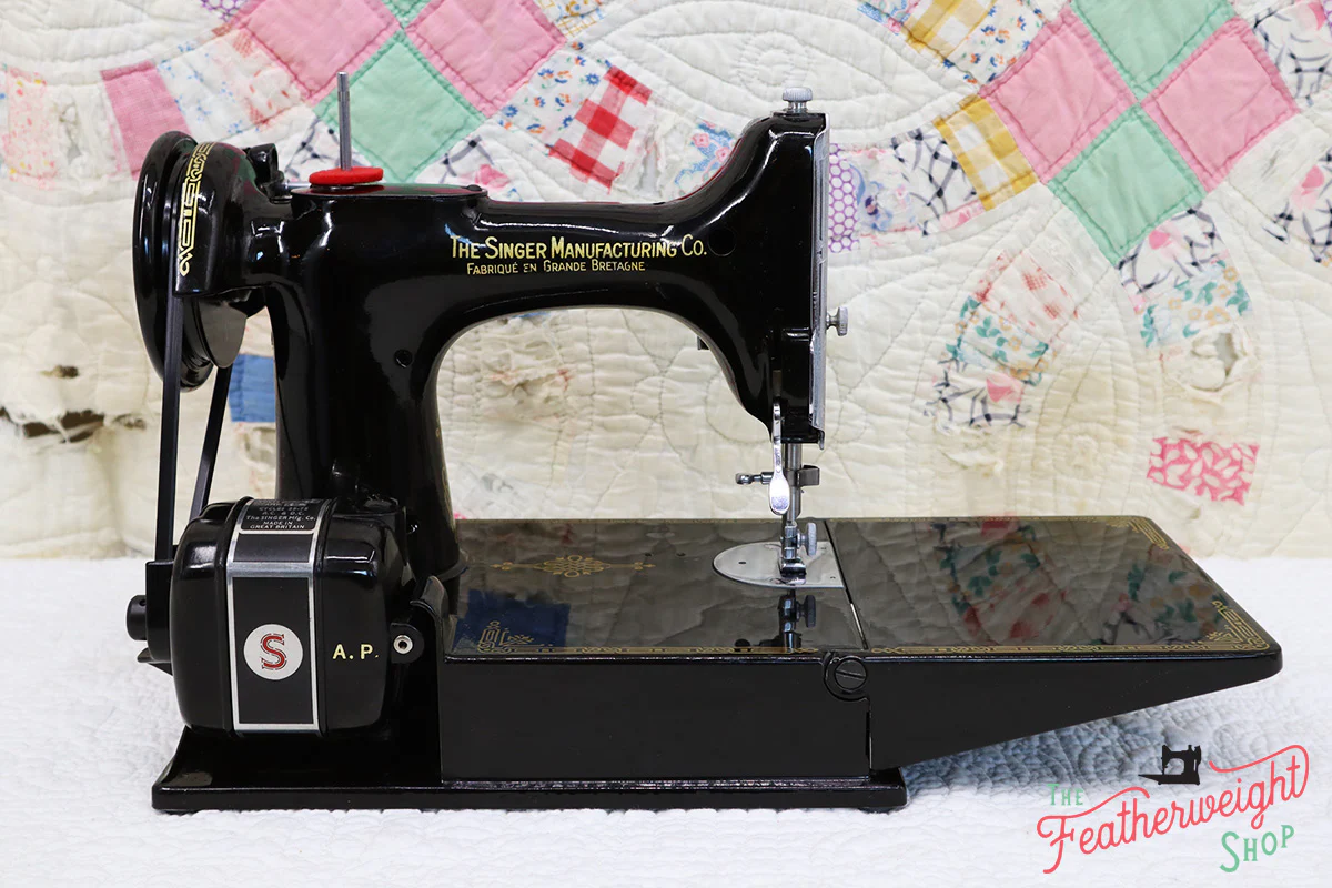 Singer Featherweight 221K Sewing Machine, French EF909*** - Image 7
