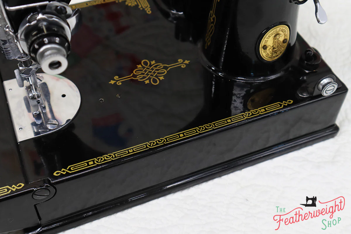 Singer Featherweight 221K Sewing Machine, French EF909*** - Image 9