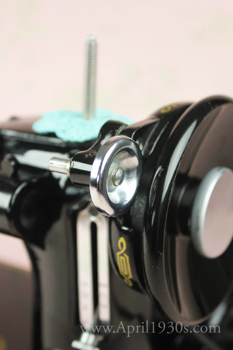 Singer Featherweight 221 Sewing Machine, French Centennial EG964*** - Image 12