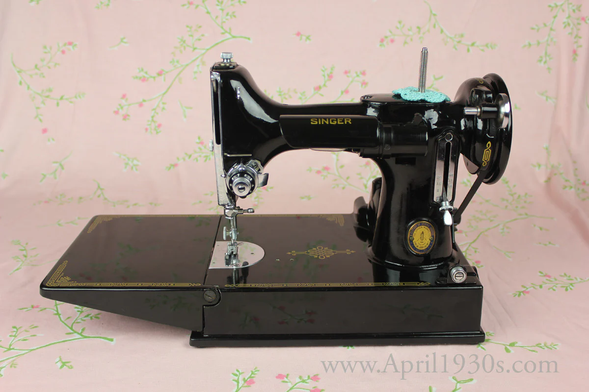 Singer Featherweight 221 Sewing Machine, French Centennial EG964*** - Image 9