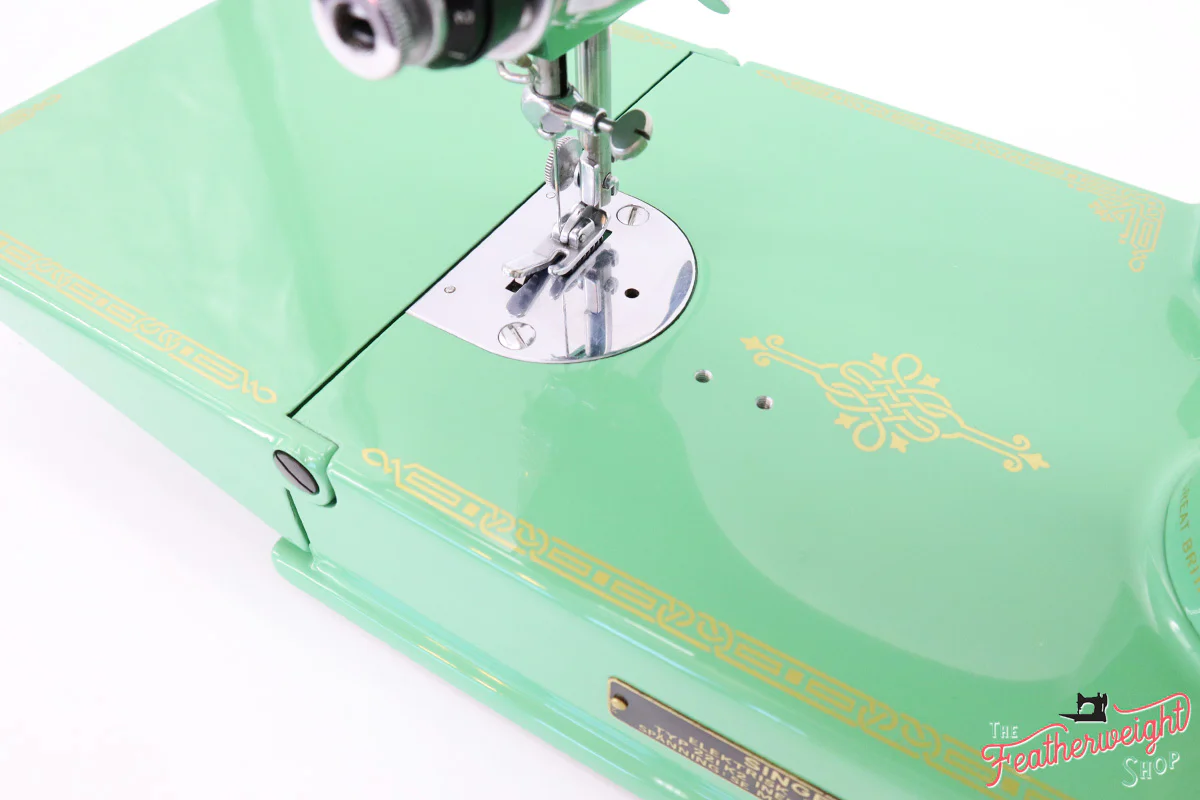 Singer Featherweight Swedish 221K Centennial EG966*** - Fully Restored in Jadeite Milky Green - Image 12