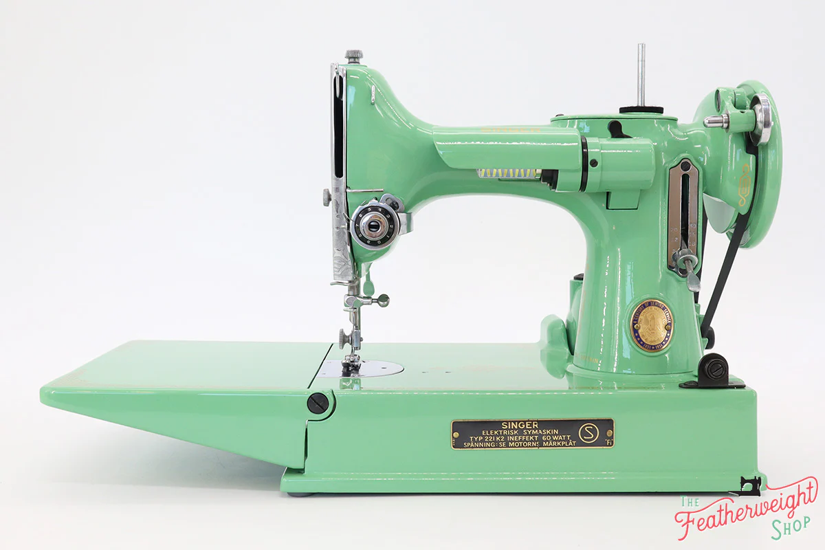 Singer Featherweight Swedish 221K Centennial EG966*** - Fully Restored in Jadeite Milky Green - Image 3