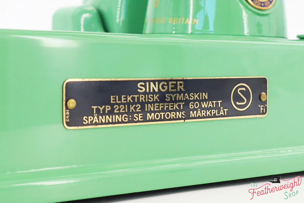 Singer Featherweight Swedish 221K Centennial EG966*** - Fully Restored in Jadeite Milky Green - Image 9