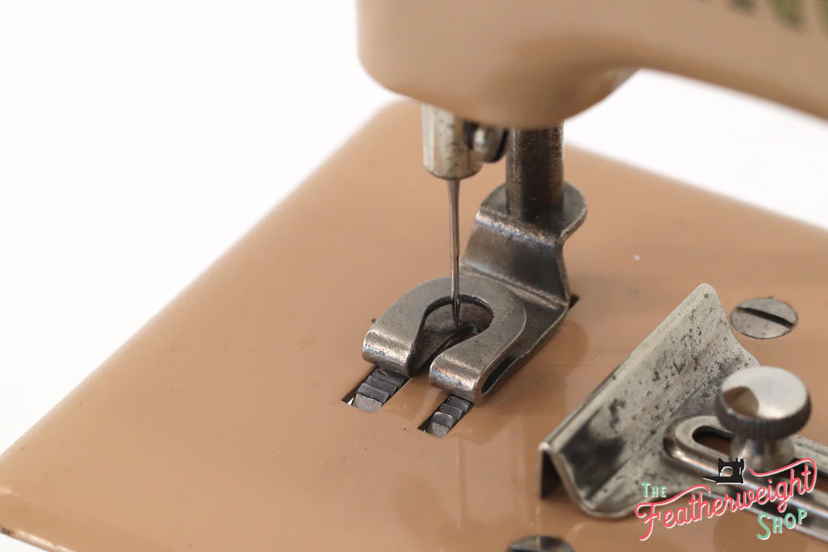 Singer Sewhandy Model 20, Beige - May 2024 Faire - Image 12
