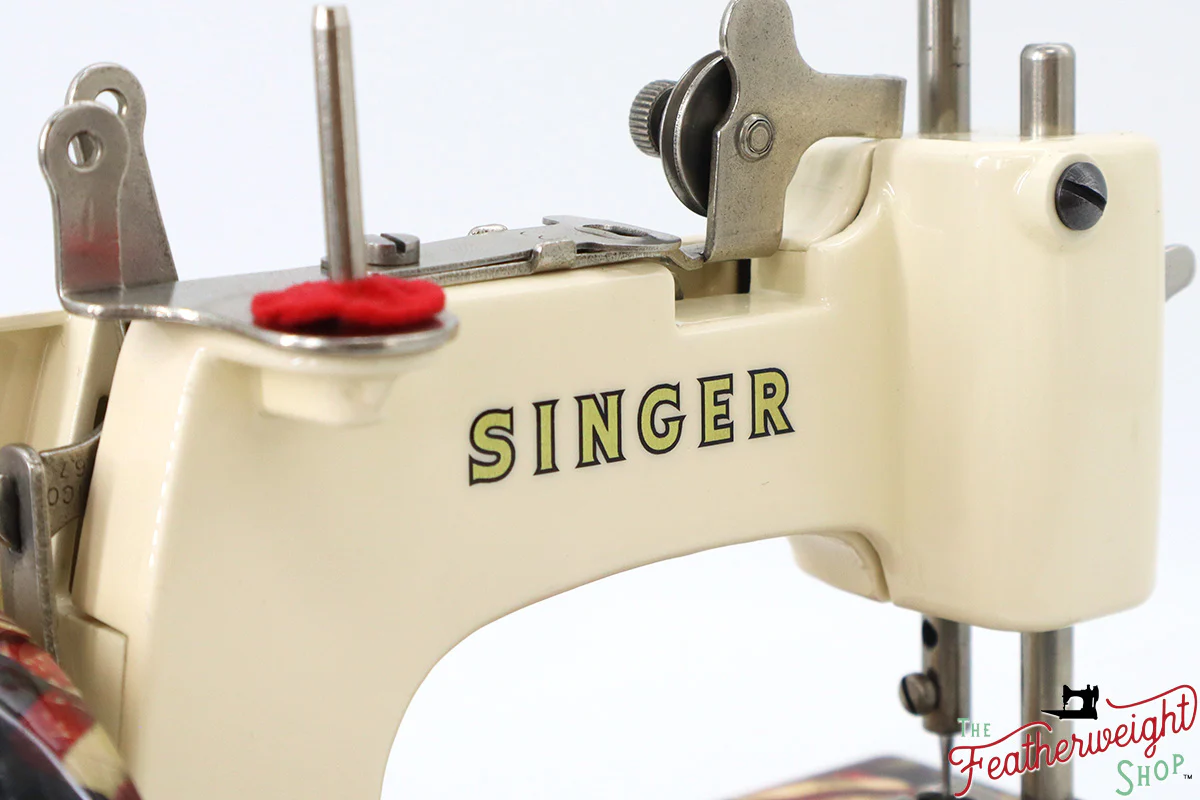 Singer Sewhandy Model 20 - Fully Restored in Sugar Cookie and American Flag - July 2024 - Image 10