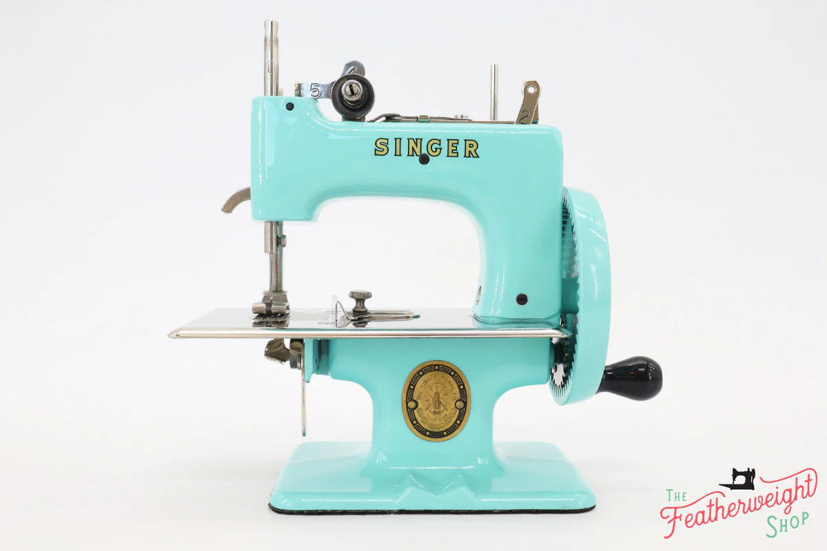 Singer Sewhandy Model 20 - Fully Restored in Tiffany Blue - Image 3