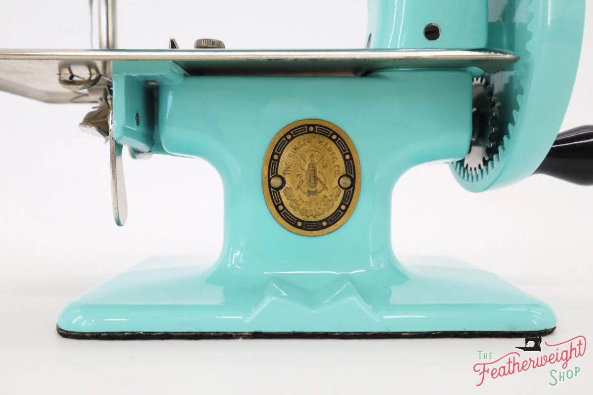 Singer Sewhandy Model 20 - Fully Restored in Tiffany Blue - Image 4