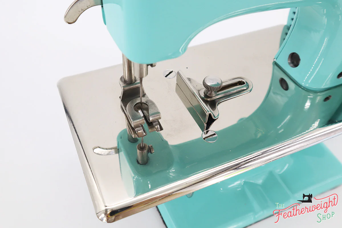 Singer Sewhandy Model 20 - Fully Restored in Tiffany Blue - Image 5