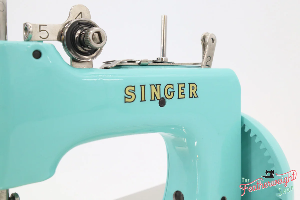 Singer Sewhandy Model 20 - Fully Restored in Tiffany Blue - Image 6