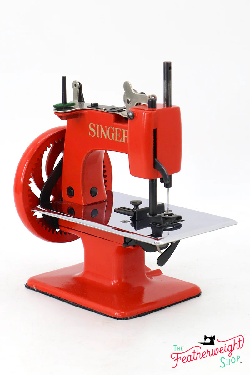 Singer Sewhandy Model 20 - Original Poppy Red - RARE, Oct. 2024 Faire - Image 5