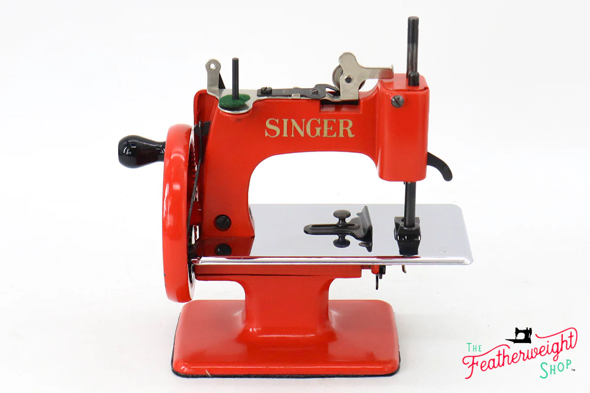 Singer Sewhandy Model 20 - Original Poppy Red - RARE, Oct. 2024 Faire - Image 6