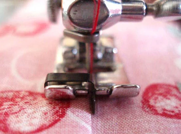 Stitch-in-the-Ditch Foot - SNAP-ON - Image 2