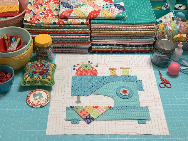 Sew Simple Shapes, VINTAGE HOUSEWIFE by Lori Holt of Bee in My Bonnet - Image 4