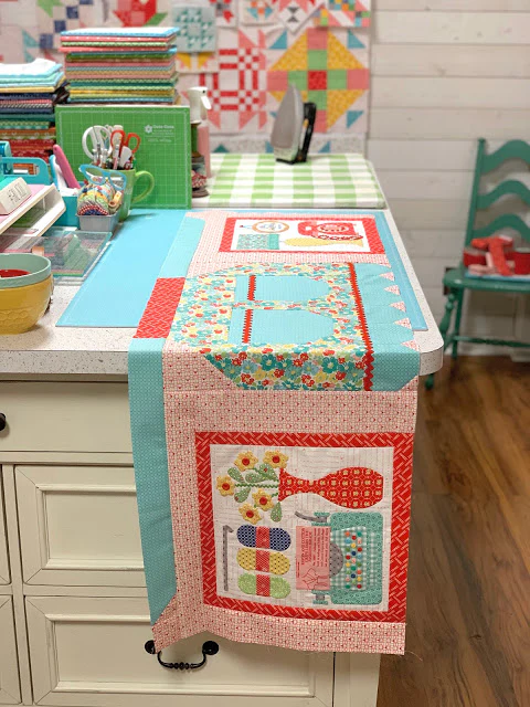 Sew Simple Shapes, VINTAGE HOUSEWIFE by Lori Holt of Bee in My Bonnet - Image 5